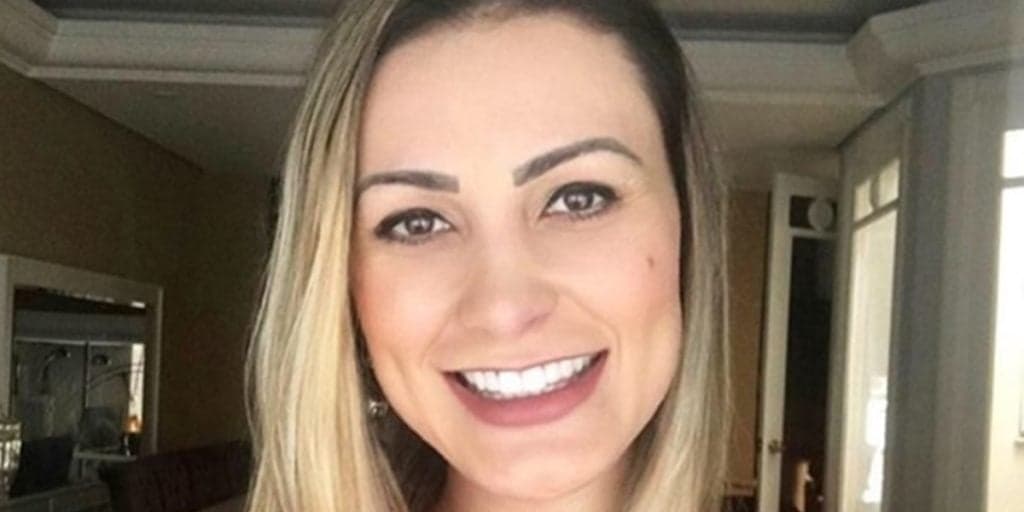 Andressa Urach, após expor podres da Universal, perde espaço na TV e milhões é envolvido
