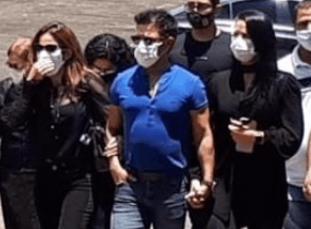Zezé Di Camargo se despede do pai Seu Francisco durante velório em Goiânia; Veja fotos