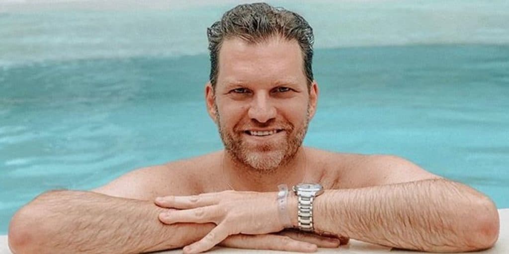 Carlos Bertolazzi se descuida, surge pelado em vídeo e mostra além do que devia: "Vi a banana"