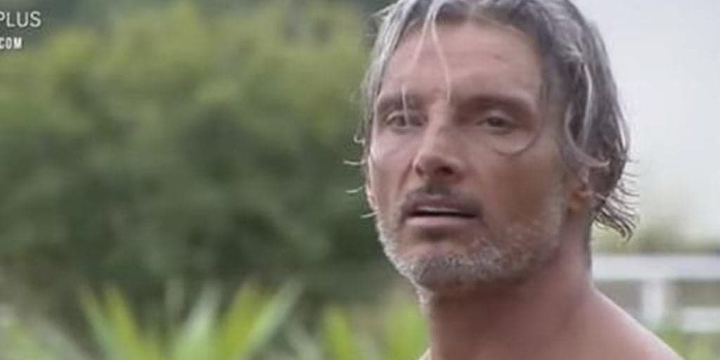 Juliano surta em A Fazenda 12, ajoelha e pede para ser expulso do reality: "Não é justo"