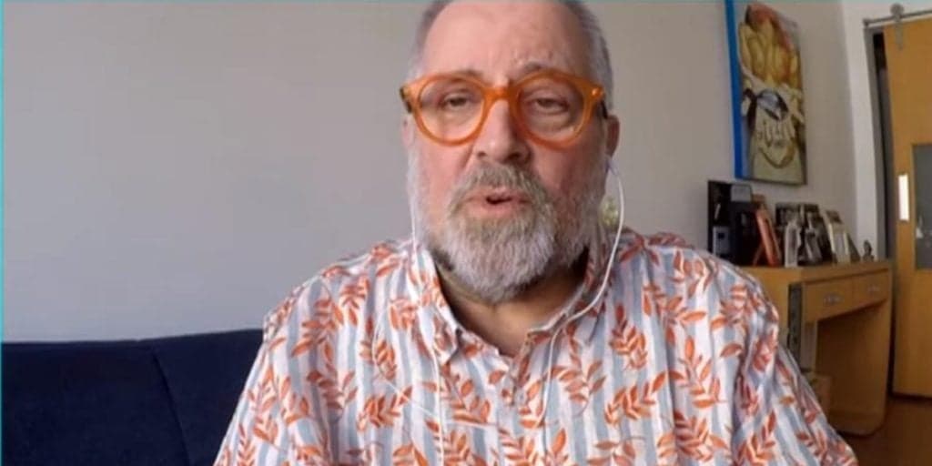 Leão Lobo, aos 67 anos, conta ter sido flagrado em suruba no meio da rua: "Eu sentei"