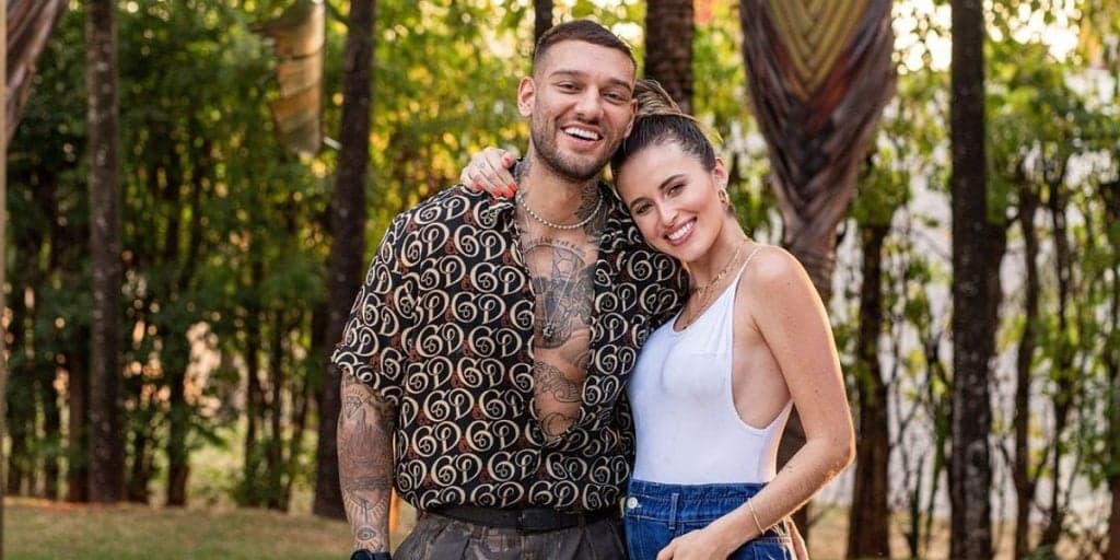 Lucas Lucco exibe gravidez de Lorena Carvalho e exalta: "Que esposa linda"