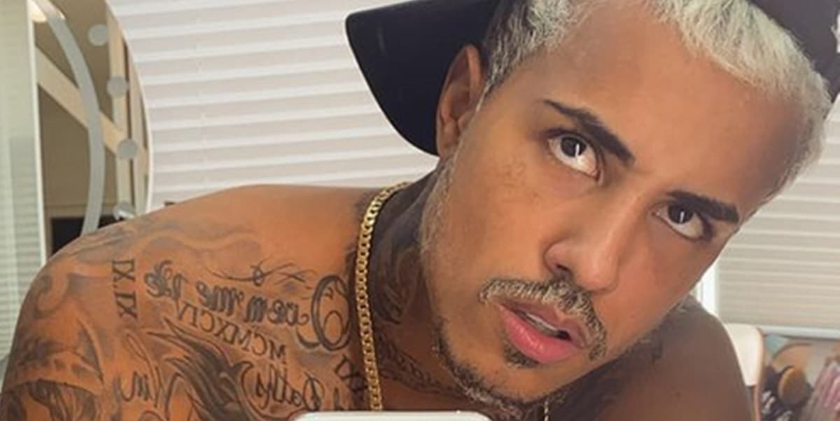 MC Livinho apareceu em foto seminu e agitou os fãs (Foto: Reprodução) MC Livinho apareceu em foto seminu e agitou os fãs (Foto: Reprodução)