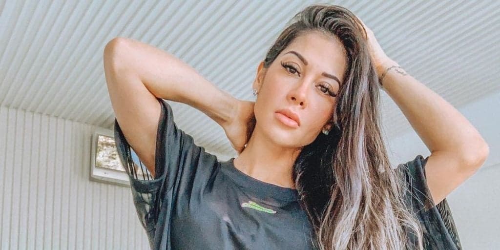 Mayra Cardi compartilha foto sensual e deixa escapar companhia: "É o Arthur?"