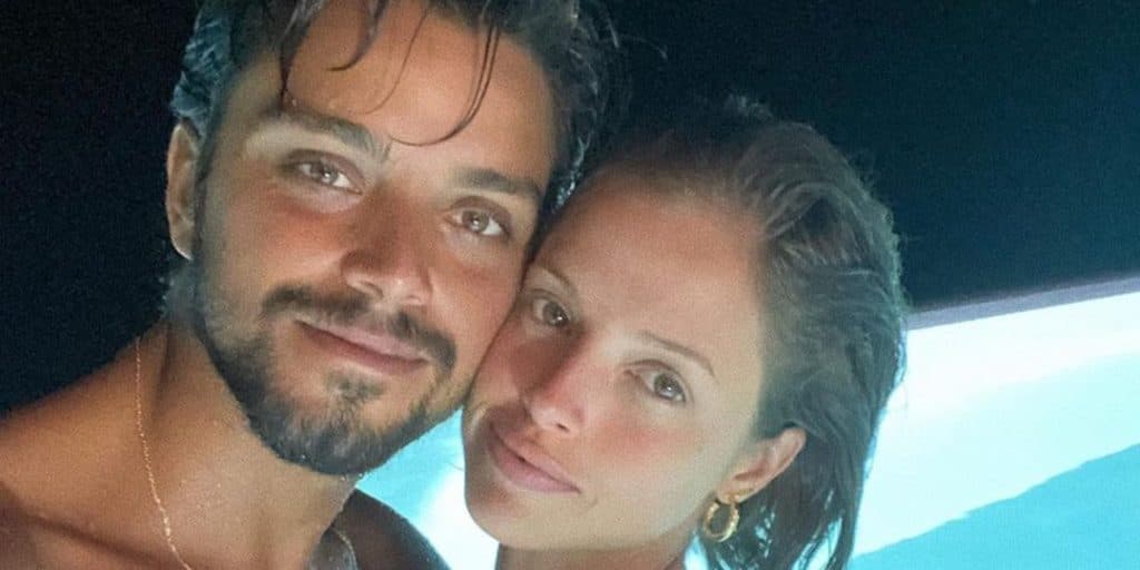 Rodrigo Simas expõe brochada na cama com Agatha Moreira e faz textão assumindo: "Não temos controle do amigão"