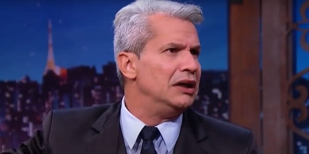 Sikêra Jr, após enfiar dedo na cara de Bonner, fica lado a lado com âncora e Renata é metida no meio