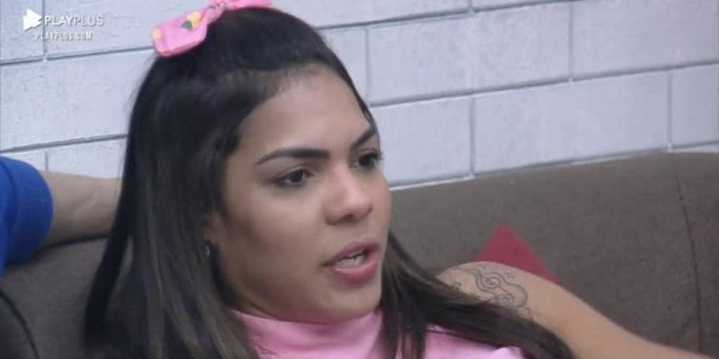 A Fazenda 12: Tays Reis diz ter medo de Raissa, faz Jakelyne rir e causa polêmica entre o público do reality