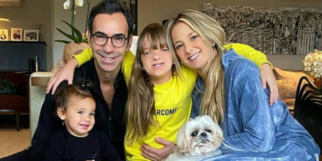 Ticiane Pinheiro publica clique em família e detalhe rouba a cena: "No clima"