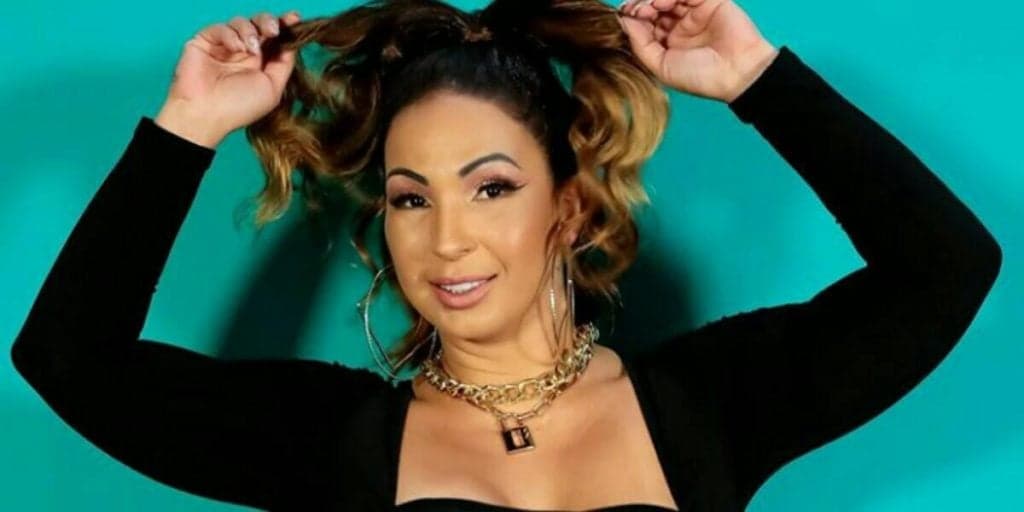 Ousada! Aos 42, Valesca Popozuda bota bumbum pra jogo com fio dental e tamanho impressiona: "Nossa"