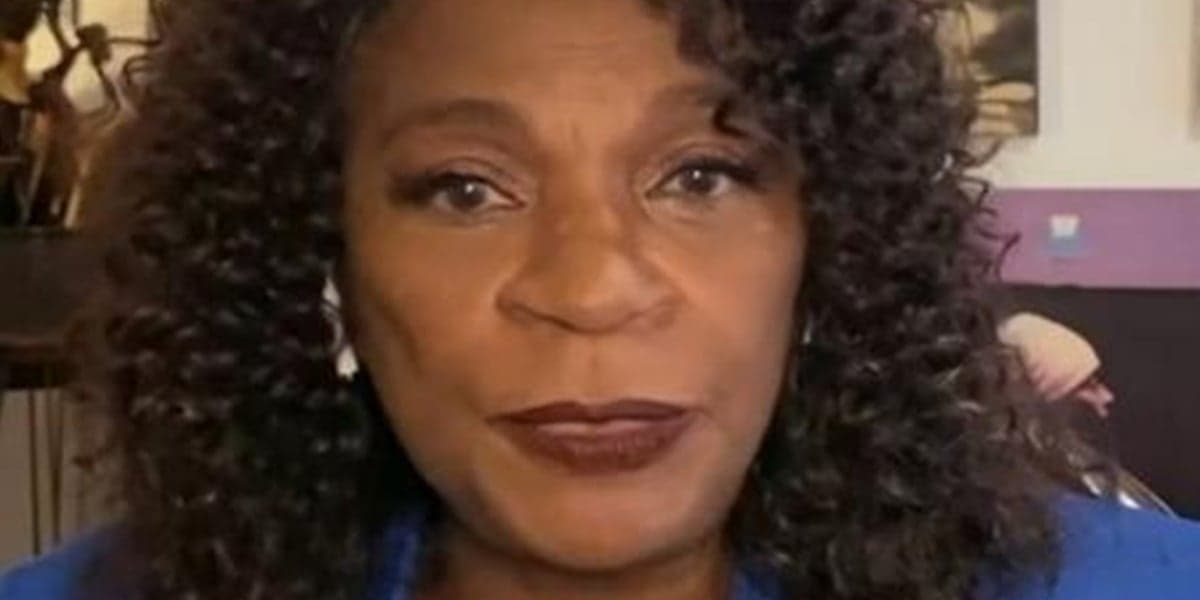 Zezé Motta relembrou época em que sofreu ataques racistas por causa de novela (Foto: Reprodução)