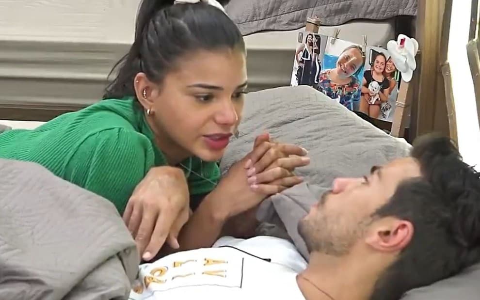 A Fazenda 12: Mariano se irrita por Jakelyne e fecha a cara para modelo: "Não precisa falar''