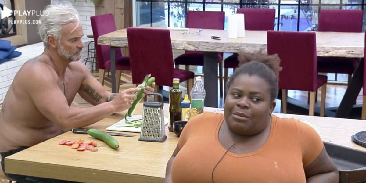 Jojo Todynho desabafando com Mateus Carrieri (Foto: Reprodução) Jojo Todynho desabafando com Mateus Carrieri (Foto: Reprodução)