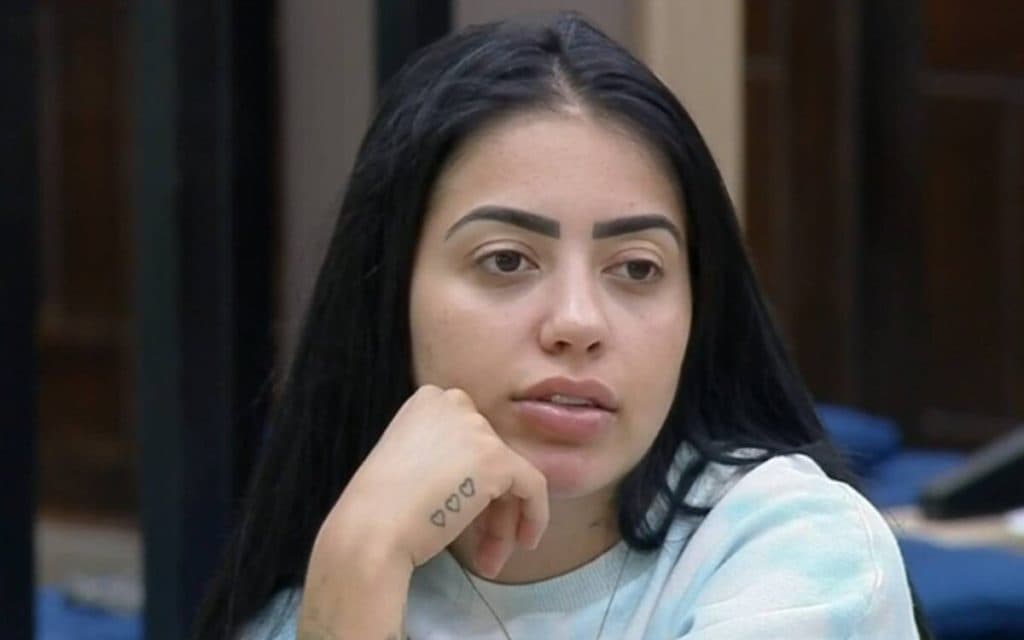 A Fazenda 12: Mirella se desespera com invasão de helicóptero e revela detalhes do que viu: "Iam jogar"