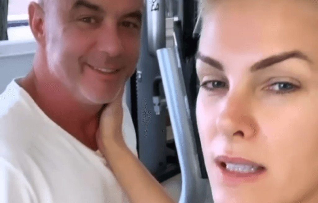 Ana Hickmann mostra o marido malhando