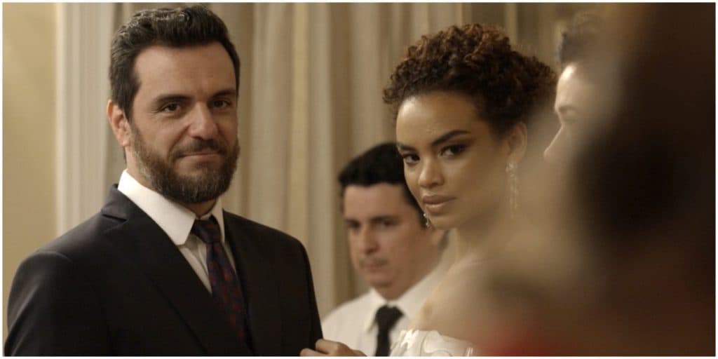 A Força do Querer: Caio fica arrasado ao assinar casamento e pensa em Bibi