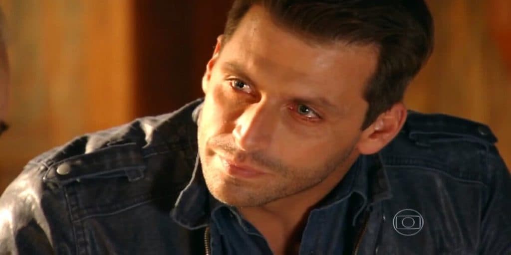Flor do Caribe: Alberto provoca acidente, deixa Cassiano gravemente ferido e Ester dá rasteira no vilão