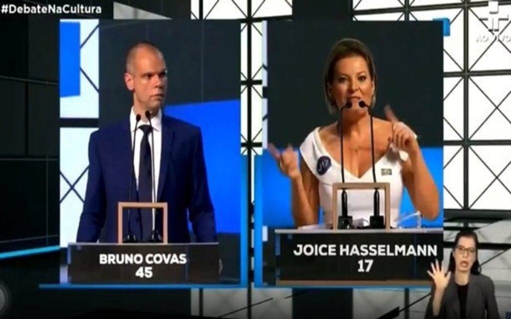 Joice canta música para Covas em debate na TV Cultura, ameaça falar palavrão e se descontrola