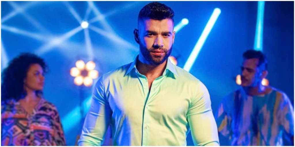 Gusttavo Lima curte noitada com os amigos