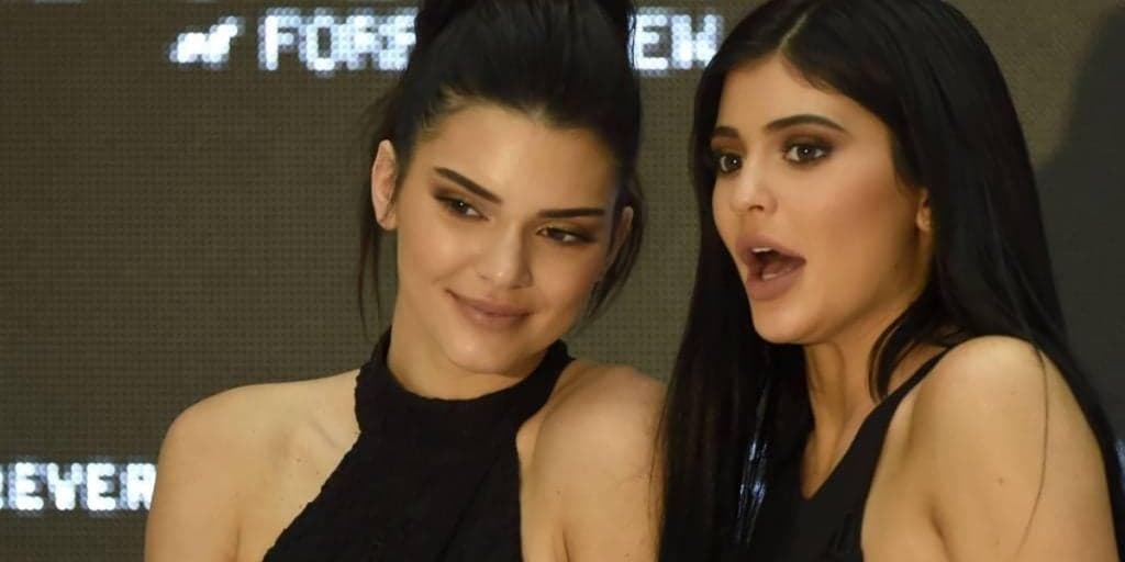 Kylie e Kendall Jenner ficam sem se falar após briga feia com xingamentos e agressões físicas: "por**"