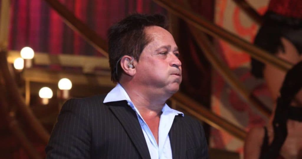 Leonardo não segura a emoção ao falar de chegada do neto