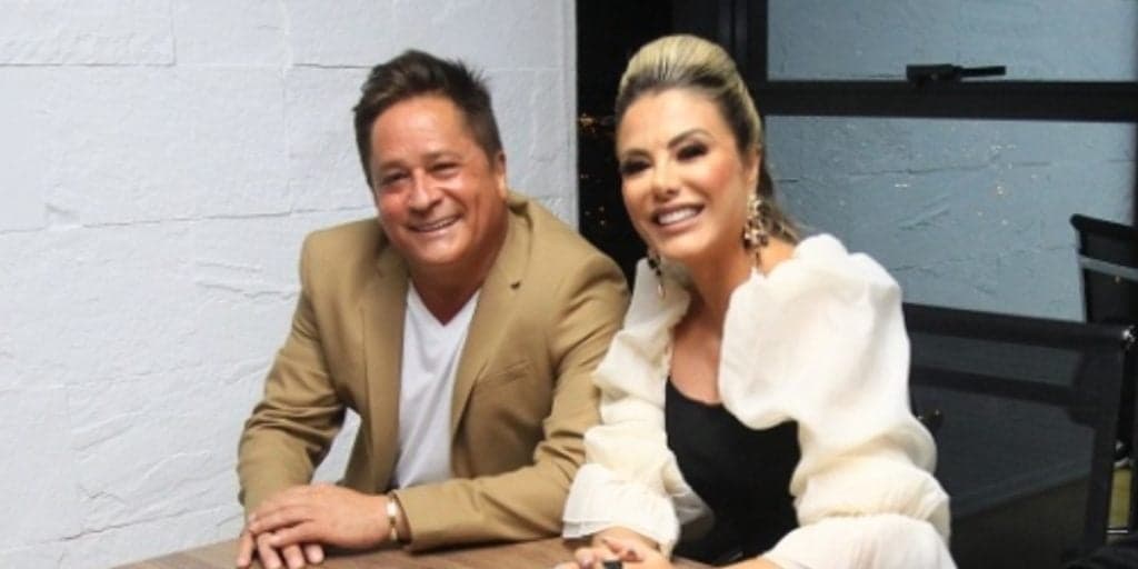 Poliana Rocha, após Leonardo fazer as malas e sair de casa, surge agarrada com cantor: "Juntos''