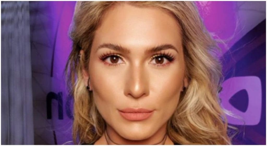 Lívia Andrade surge sensual em foto e chama atenção
