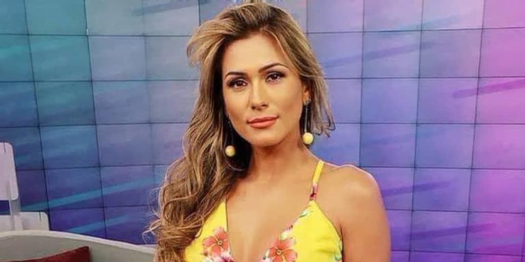 Lívia Andrade perde a vergonha, abusa de sensualidade e deixa seios pulando: "Ai meu coração"