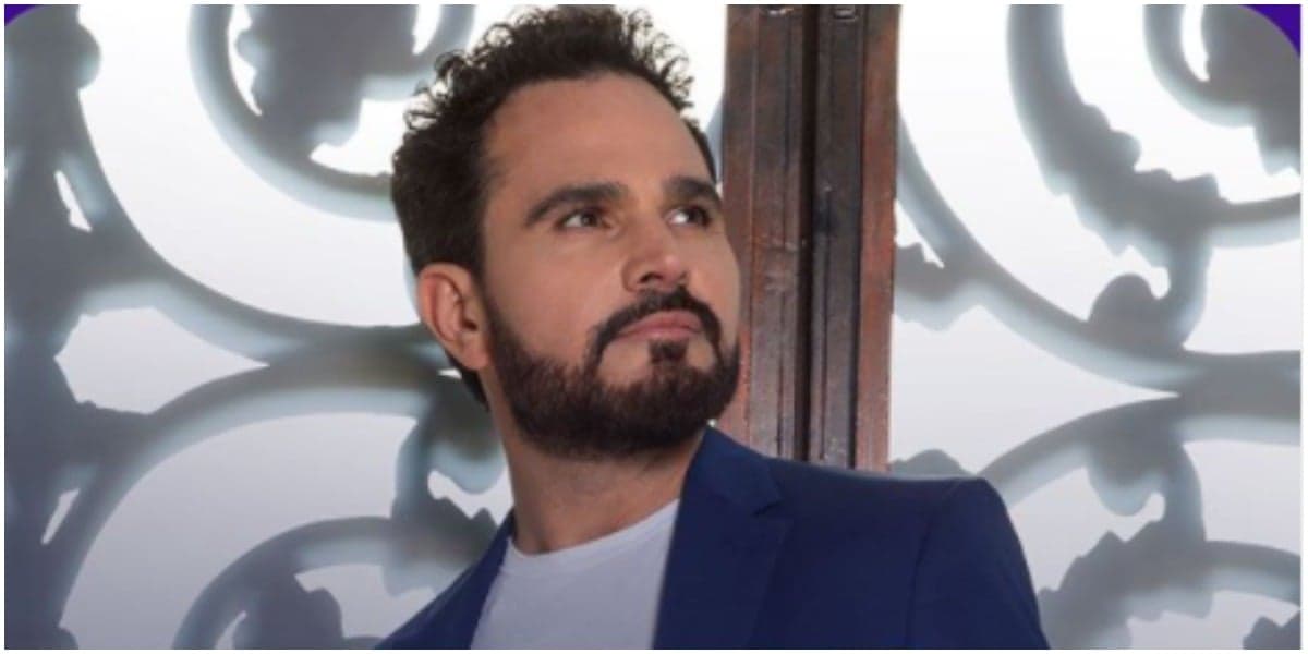 Luciano Camargo se declara para a esposa (Foto: Reprodução)