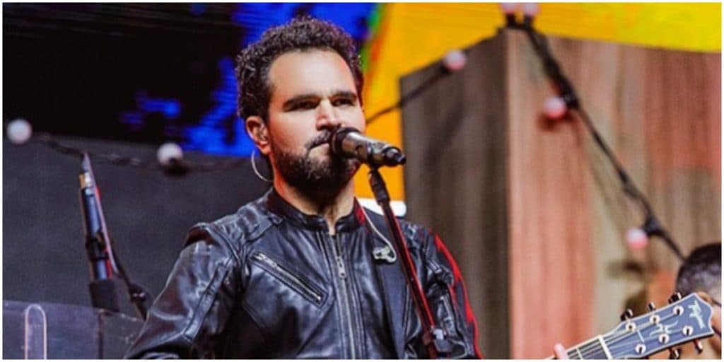 Luciano Camargo surge em foto rara com a família