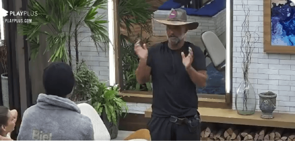 A Fazenda: Mateus chega jogando na cara após ser fazendeiro: "Seus m*****"
