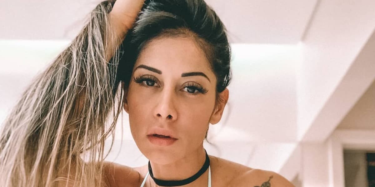 Mayra Cardi posa de topless (foto: Reprodução) Mayra Cardi posa de topless (foto: Reprodução)