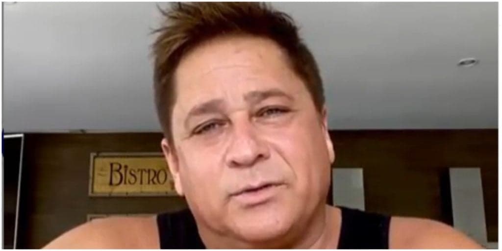 Leonardo cuida de fazenda e fãs não perdoam