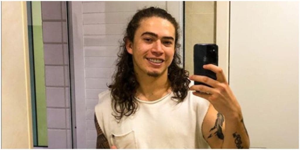 Whindersson Nunes publica momento íntimo dentro de piscina ao lado de nova namorada: ''Eu e você"