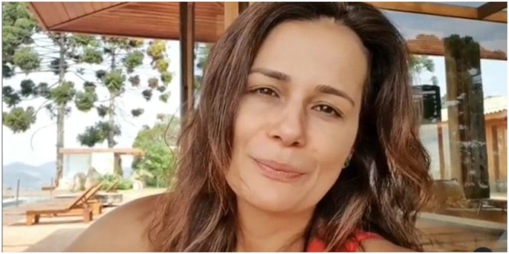 Após preservar imagem, Adriana Araújo espanta público e revela com quem é casada: "Não esperava essa"