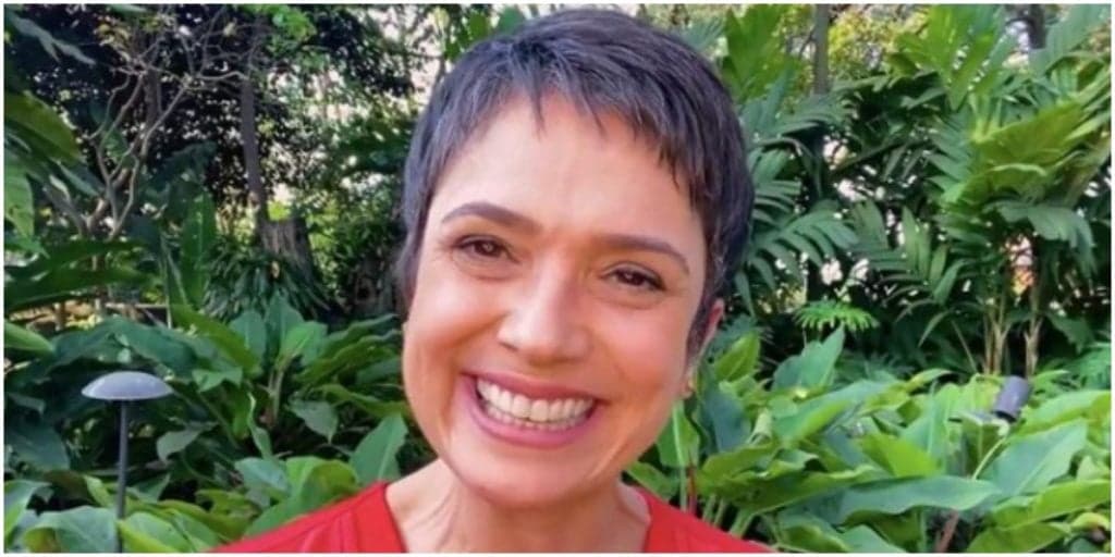 Sandra Annenberg surpreende com foto 3x4