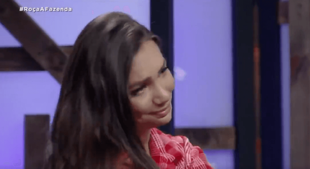 A Fazenda: Stéfani vai aos prantos ao votar na roça: “Voto de amor”