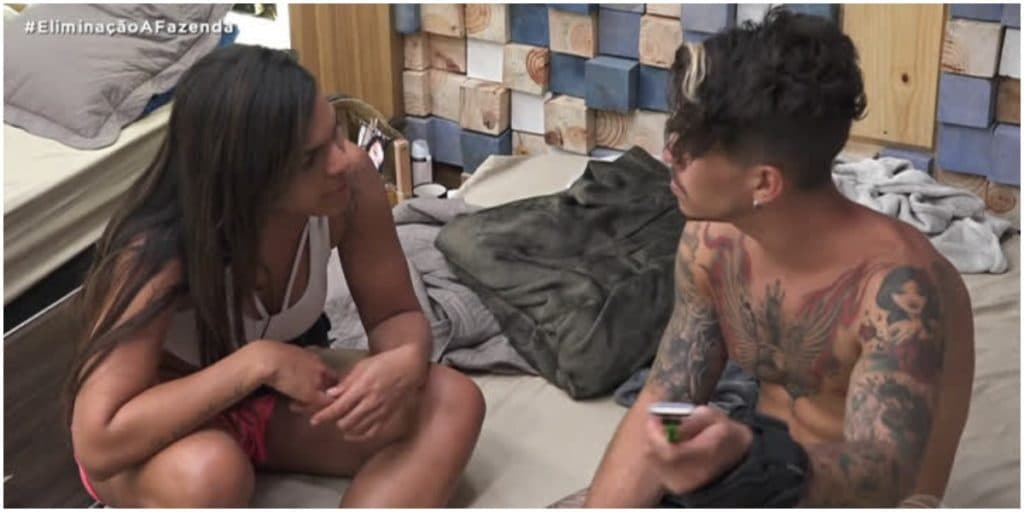 A Fazenda 12: Tays coloca Biel contra a parede e irrita cantor com cobrança: "Não estou apaixonado''