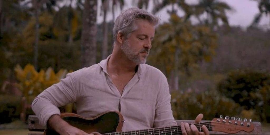 Victor Chaves divulga novas músicas sem Leo