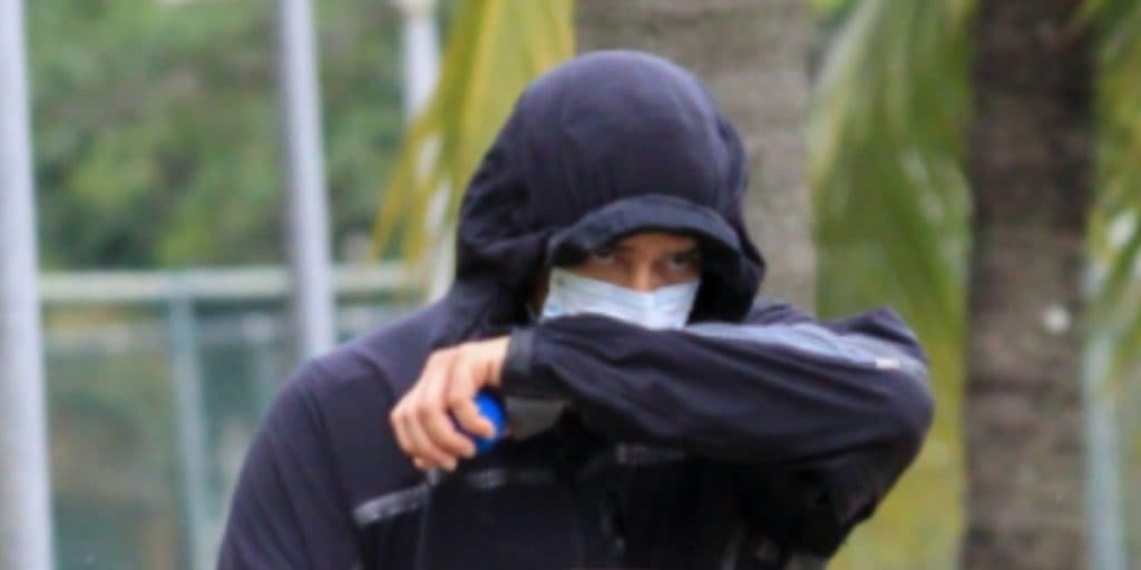 William Bonner é flagrado fugindo de paparazzi