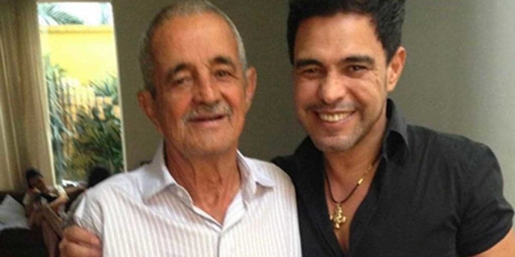 Zezé di Camargo, no velório do pai, desabafa sobre estado da mãe após morte e vai aos prantos: "Agora é cuidar"