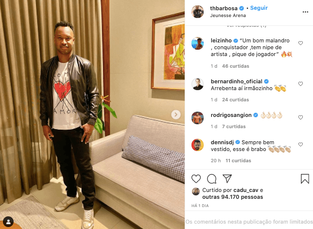 Thiaguinho impressiona seguidores com clique nos bastidores de show (Reprodução)