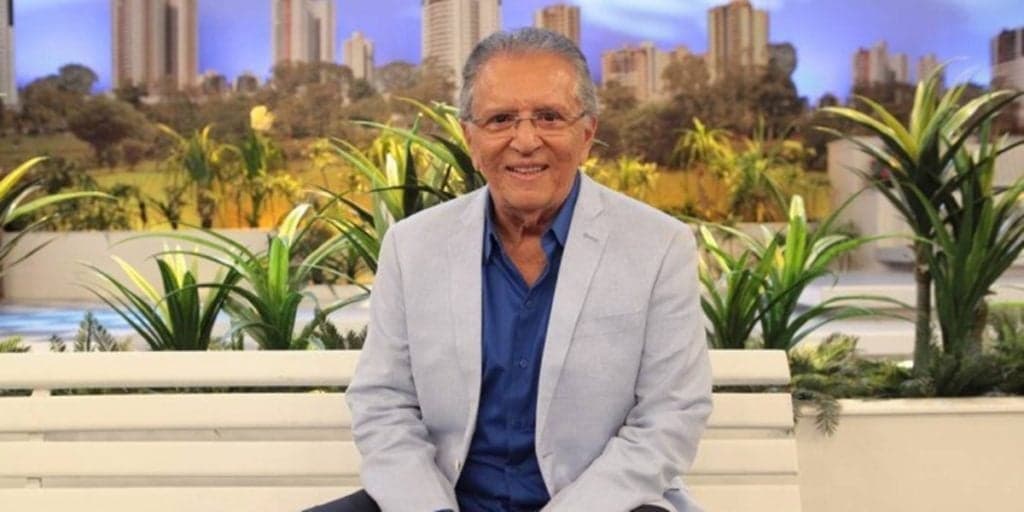 Jornalista do UOL dá fake news, anuncia falecimento de Carlos Alberto e público massacra: “Ele matou”