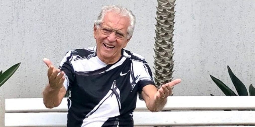 Morte de Carlos Alberto de Nóbrega é anunciada e ele ironiza rumores: "Morri"