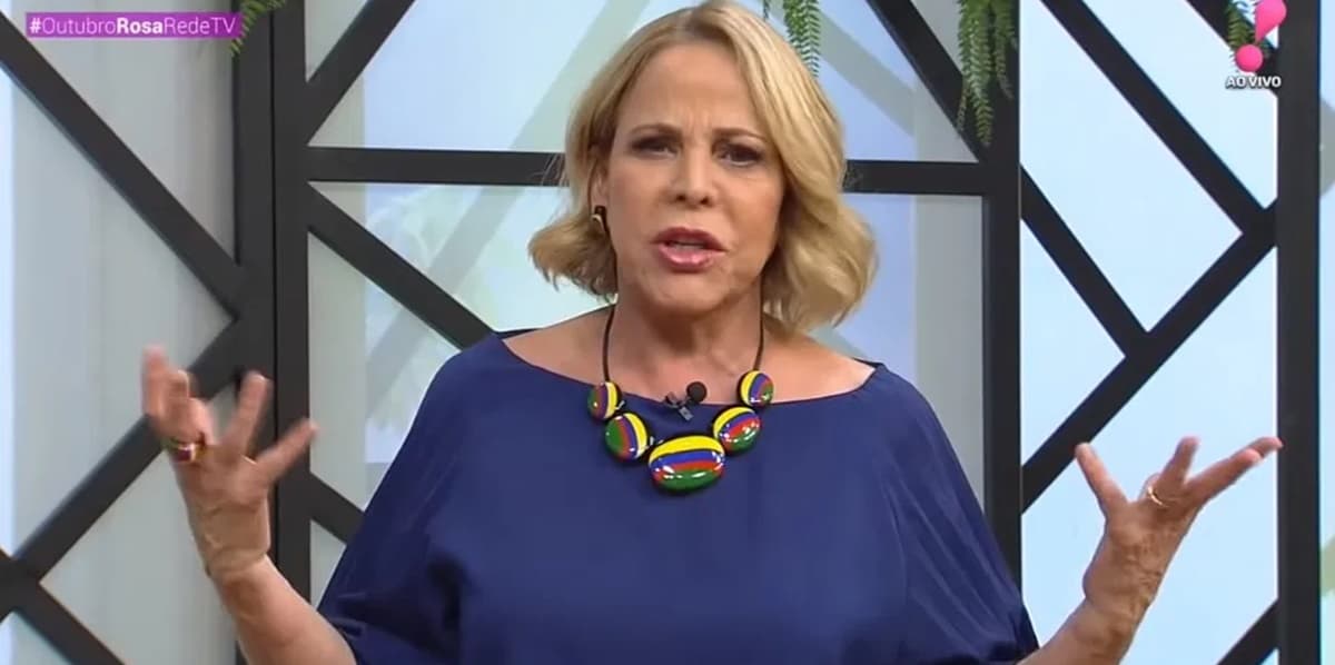 RedeTV: Claudete Troiano expôs caixa com mimos no Instagram (Foto: Reprodução)