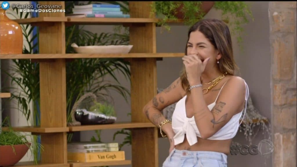 Lary Bottino usa pulseira "roubada" de Ariadna em Game dos Clones e público não perdoa