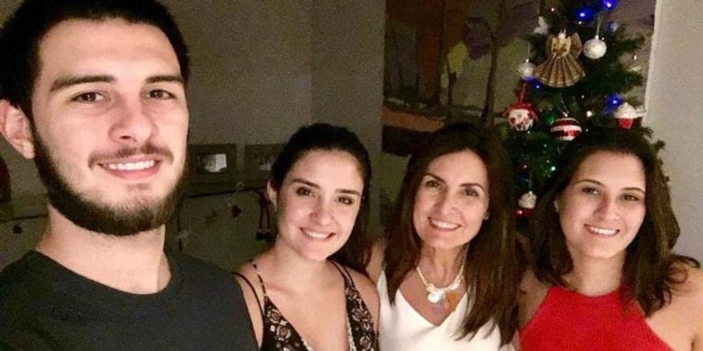 Fátima Bernardes reencontra filho que foi morar fora