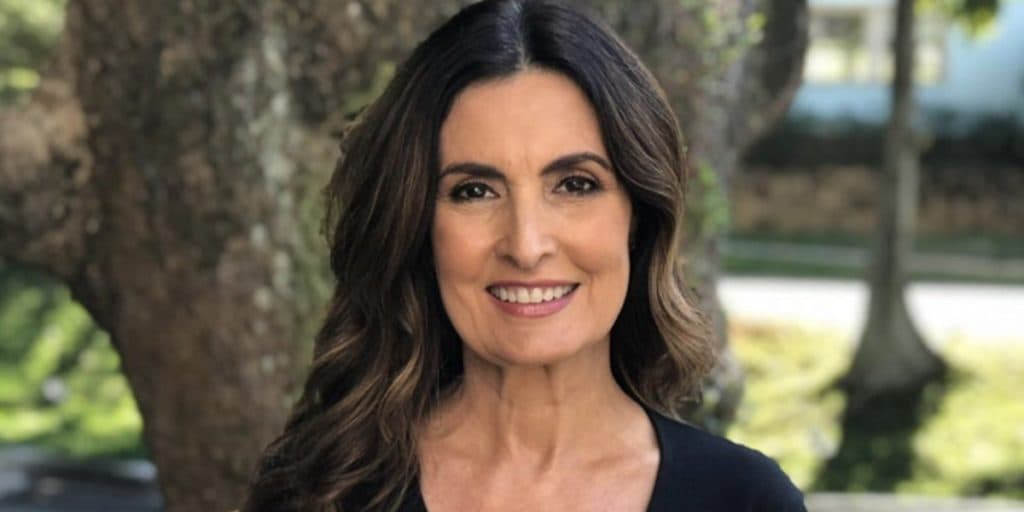 Fátima Bernardes, lutando contra câncer, surge no sofá com Túlio