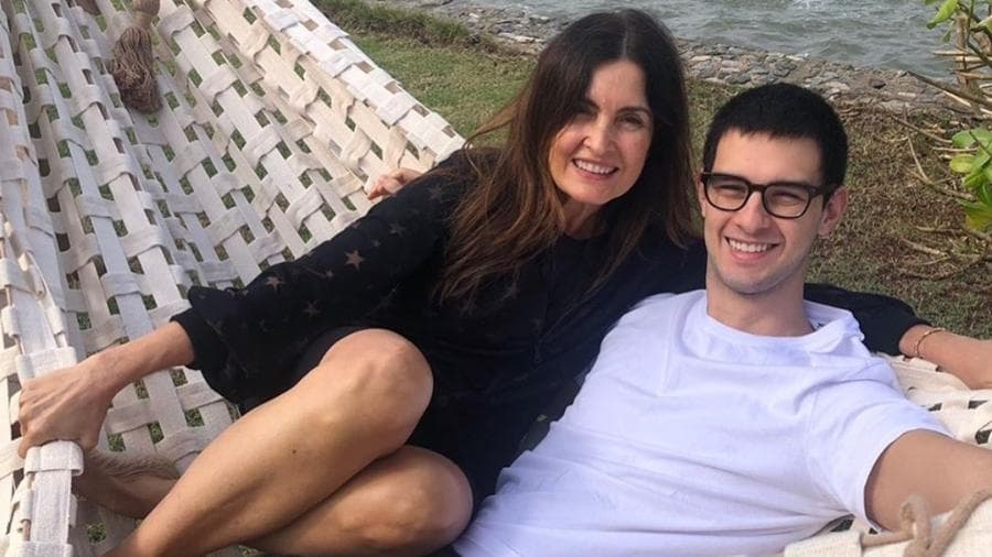 Filho de Fátima Bernardes volta para casa e reencontra mãe com câncer após meses longe: “Ele chegou”