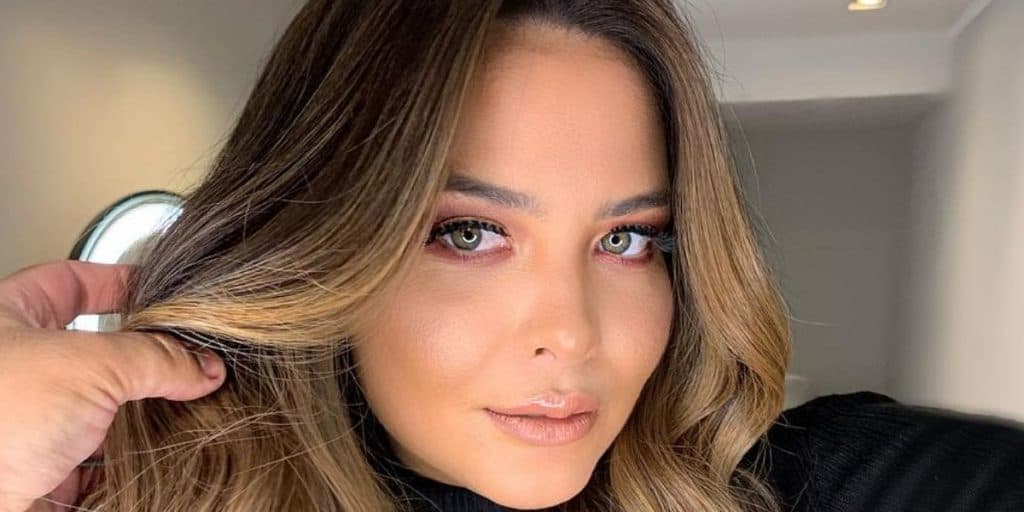 Geisy Arruda tira a roupa, deixa seios de fora e parte íntima gigante impressiona: "Molhadinha"