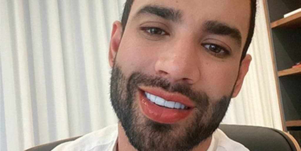 Gusttavo Lima curte folga com uísque de R$1 mil